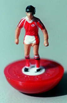 A SUBBUTEO PLAYER IN A RED FOOTBALL STRIP 01/06/1990 A SUBBUTEO PLAYER IN A RED FOOTBALL STRIP 01/06/1990
