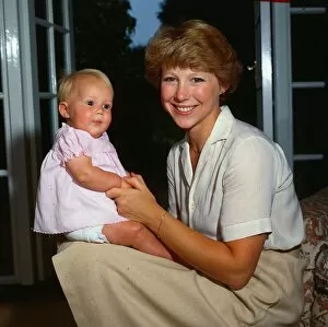 Sue Bryan actress August 1982 with her baby daughter
