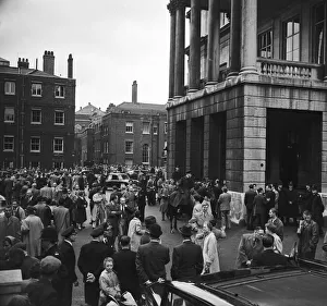 00150 Gallery: Suez Crisis 1956 Crowds outside Lancaster House during the Suez Conference