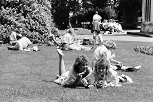 Images Dated 1st June 1985: Summer Pics, Forbury Gardens, Public Park, Reading, Berkshire, June 1985