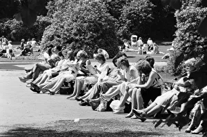 Images Dated 1st June 1985: Summer Pics, Forbury Gardens, Public Park, Reading, Berkshire, June 1985