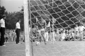 Images Dated 25th June 1976: Superstars, BBC Television Programme, Filming of Heat in Bracknell, Berkshire