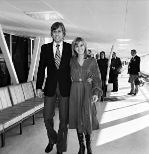 Images Dated 26th January 1975: Susan George and Jack Jones. January 1975 75-00490-001