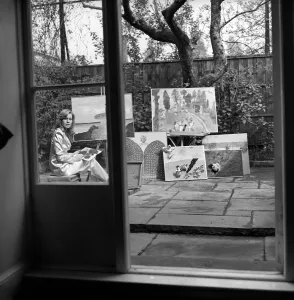 Susannah Leigh (actress) seen here painting. April 1974 S74-2262-002 Susannah Leigh (actress) seen here painting. April 1974 S74-2262-002