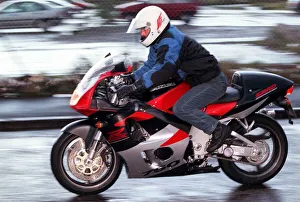 Suzuki GSX R750 motorbike motorcycle December 1997 road record motor supplements R234 Suzuki GSX R750 motorbike motorcycle December 1997 road record motor supplements R234