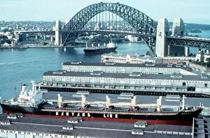 Images Dated 10th February 1970: Sydney Australia, tanker docks