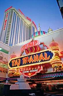 Images Dated 28th March 1990: Taj Mahal, the casino owned by Donald Trump in Atlantic City, USA