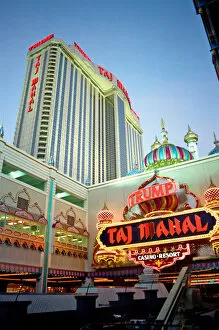 Images Dated 28th March 1990: Taj Mahal, the casino owned by Donald Trump in Atlantic City, USA