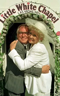 Images Dated 21st September 1997: Bill Tarmey and Liz Dawn in remarry scene Las Vegas 1997 Bill