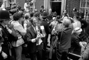 Ted Heath arrives at no 10. June 1970 70-5832-003 Ted Heath arrives at no 10. June 1970 70-5832-003