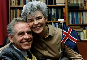 Television presenter Magnus Magnusson with his wife Mamie. November 1989 Television presenter Magnus Magnusson with his wife Mamie. November 1989