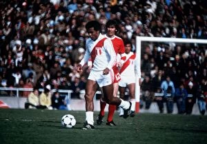 Images Dated 18th June 1978: Teofilo Cubillas 1978 Peru v Poland World Cup football