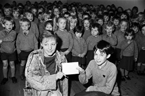 Images Dated 4th November 1987: Many thanks... Ten-year-old Sarah Bett, right, of Mount School