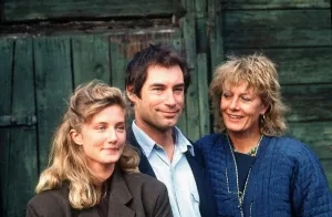 Images Dated 4th January 1988: Timothy Dalton actor with actresses Vanessa Redgrave and Joely Richardson who star in