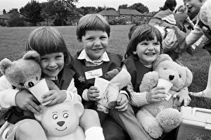 Images Dated 11th June 1988: Todays the day the teddy bears have their picnic