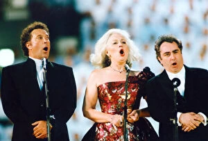 Images Dated 23rd May 1992: Tom Jones, Dame Gwyneth Jones and Dennis O Neil performing at the Cor World Choir
