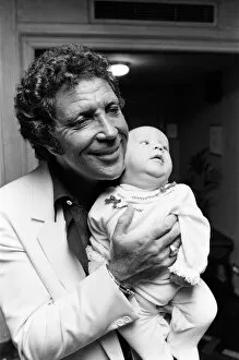 Images Dated 3rd September 1983: Tom Jones with his grandson Alexander, aged eleven months, in their London hotel