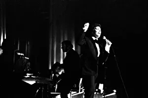 Images Dated 25th March 1971: Tom Jones performing at the Odeon Cinema, Newcastle on 25th March 1971