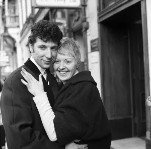 Tom Jones pop star and his wife Lyn Jones in London do some house hunting now that Tom Jones pop star and his wife Lyn Jones in London do some house hunting now that