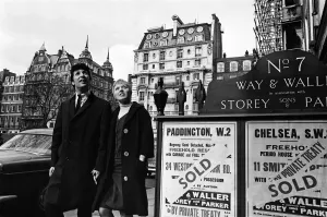 Tom Jones pop star and his wife Lyn Jones in London do some house hunting now that Tom Jones pop star and his wife Lyn Jones in London do some house hunting now that
