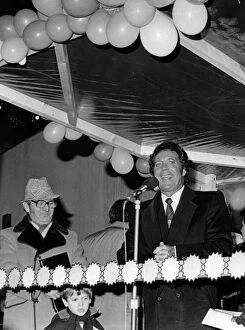 Images Dated 2nd December 1987: Tom Jones turns on the Christmas lights in his hometown of Pontypridd, Wales