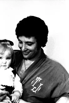 Images Dated 25th March 1971: Tom Jones with three year old hole-in-the-heart patient Lisa Anne Scott from Gateshead