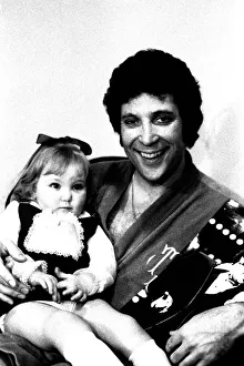 Images Dated 25th March 1971: Tom Jones with three year old hole-in-the-heart patient Lisa Anne Scott from Gateshead