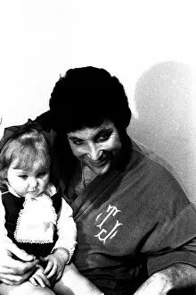 Images Dated 25th March 1971: Tom Jones with three year old hole-in-the-heart patient Lisa Anne Scott from Gateshead
