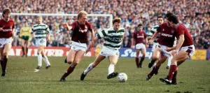 00229 Gallery: Tommy Coyne in action for Celtic March 1989