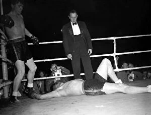 00201 Gallery: Tommy Farr looks down on his opponent Jan Klein when they met 27 / 9 / 1950