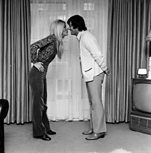Images Dated 15th October 1970: Tony Blackburn with his girlfriend Lynn Partington photographed in his Regents Park flat
