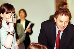 Images Dated 30th April 1999: Tony Blair in Glasgow April 1999, Scottish Parliament election