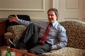 Mirror/0100to0199 00186/tony blair prime minister march 98 sitting ion Mirror/0100to0199 00186/tony blair prime minister march 98 sitting ion