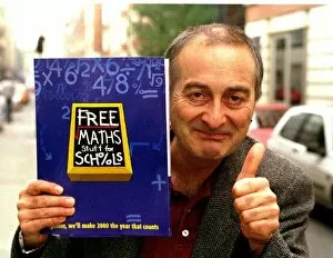 Images Dated 29th October 1999: Tony Robinson October 1999 TV Presenter helps promote Free Maths Stuff For Schools