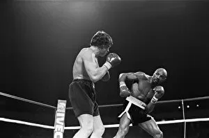 Images Dated 11th February 1983: Tony Sibson relinquished his European and Commonwealth titles to ensure he got the right