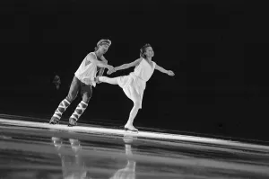Images Dated 25th May 1986: Torvill and Dean, (Jayne Torvill and Christopher Dean) dance at World Ice Spectacular