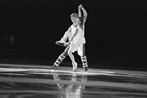 Images Dated 25th May 1986: Torvill and Dean, (Jayne Torvill and Christopher Dean) dance at World Ice Spectacular