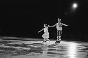 Images Dated 25th May 1986: Torvill and Dean, (Jayne Torvill and Christopher Dean) dance at World Ice Spectacular