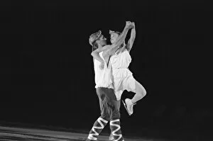 Images Dated 25th May 1986: Torvill and Dean, (Jayne Torvill and Christopher Dean) dance at World Ice Spectacular