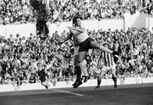 Images Dated 7th October 1972: Tottenham Hotspur 4-3 Stoke City, league match at White Hart Lane