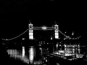 00916 Gallery: Tower Bridge, London, and The River Thames Picture taken at night