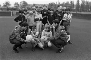 Images Dated 21st October 1986: Town players midfielder Andy Thackeray (left) and full-back David Burke went along to
