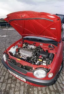 Toyota Corolla Bonnet open engine November 1997 Toyota Corolla Bonnet open engine November 1997