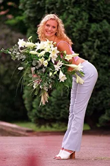 Images Dated 22nd May 1998: Tracy Shaw Actress May 1998 pictured with Lillies Flowers A©Mirrorpix