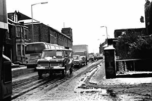 Images Dated 23rd November 1971: Traffic struggles along Bensham Bank, Gateshead, in the snow 23 Novemver 1971