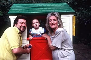 Images Dated 1st August 1987: TV Presenter Jeremy Beadle with wife and daughter