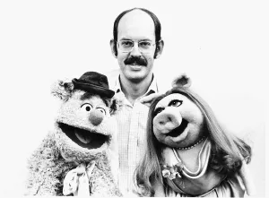 TV Progs The Muppet Show Puppeteer Frank Oz Actor poses with Muppets Fozzie Bear & Miss TV Progs The Muppet Show Puppeteer Frank Oz Actor poses with Muppets Fozzie Bear & Miss