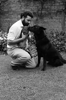 00068 Gallery: TV Zoologist Grahame Dangerfield. 1963 A978-005