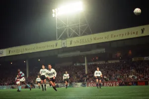 Images Dated 24th October 1990: UEFA Cup 2nd round 1st leg match, Aston Villa 2 - 0 Inter Milan held at Villa Park