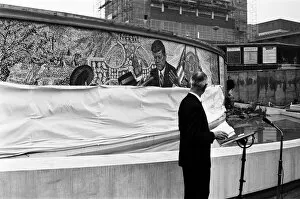 John Fitzgerald Kennedy Gallery: Unveiling of President Kennedy 160, 000 piece memorial mosaic, located in Kennedy Gardens
